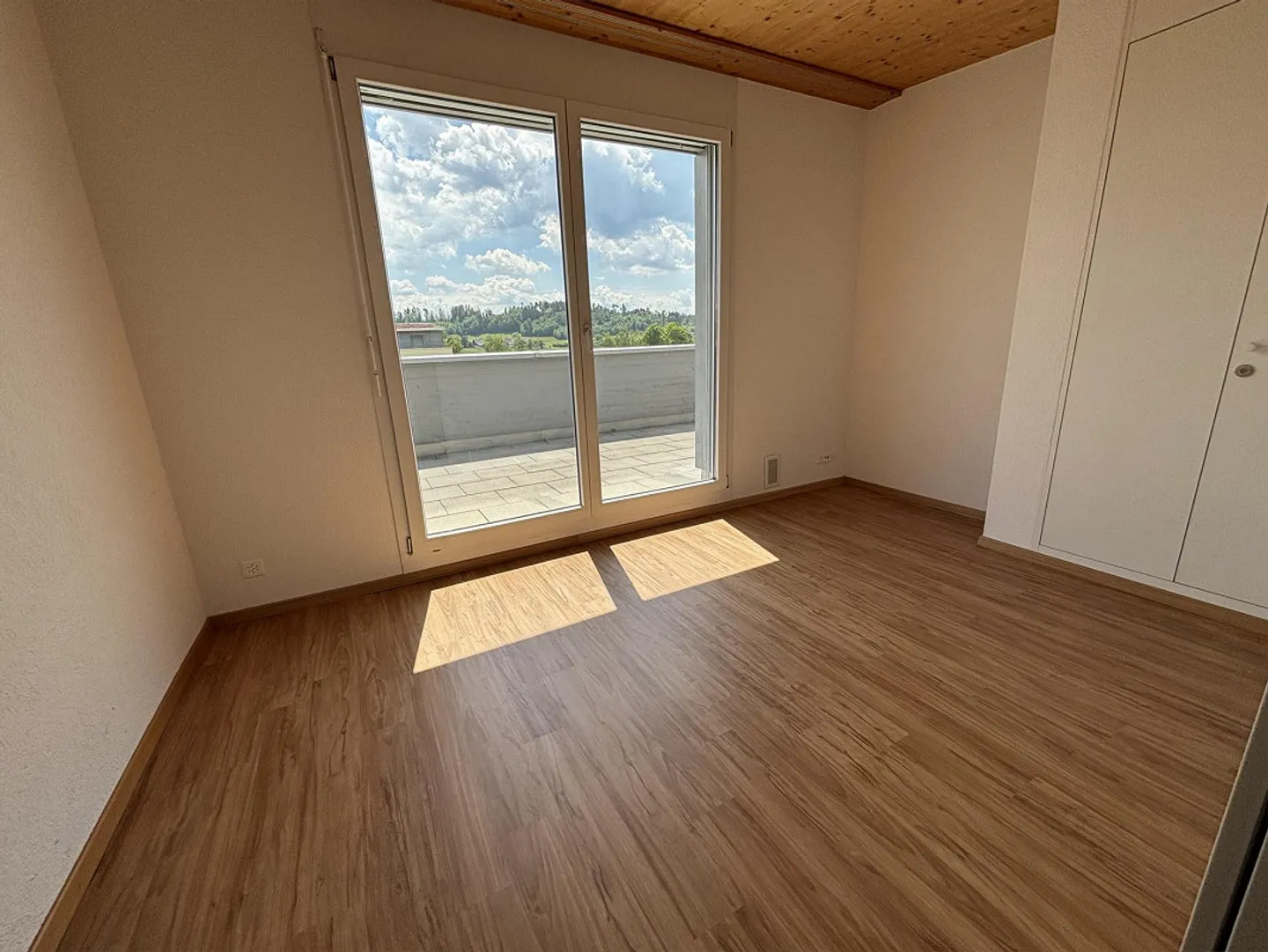 Spacious penthouse apartment with a view - Photo 11 of 13