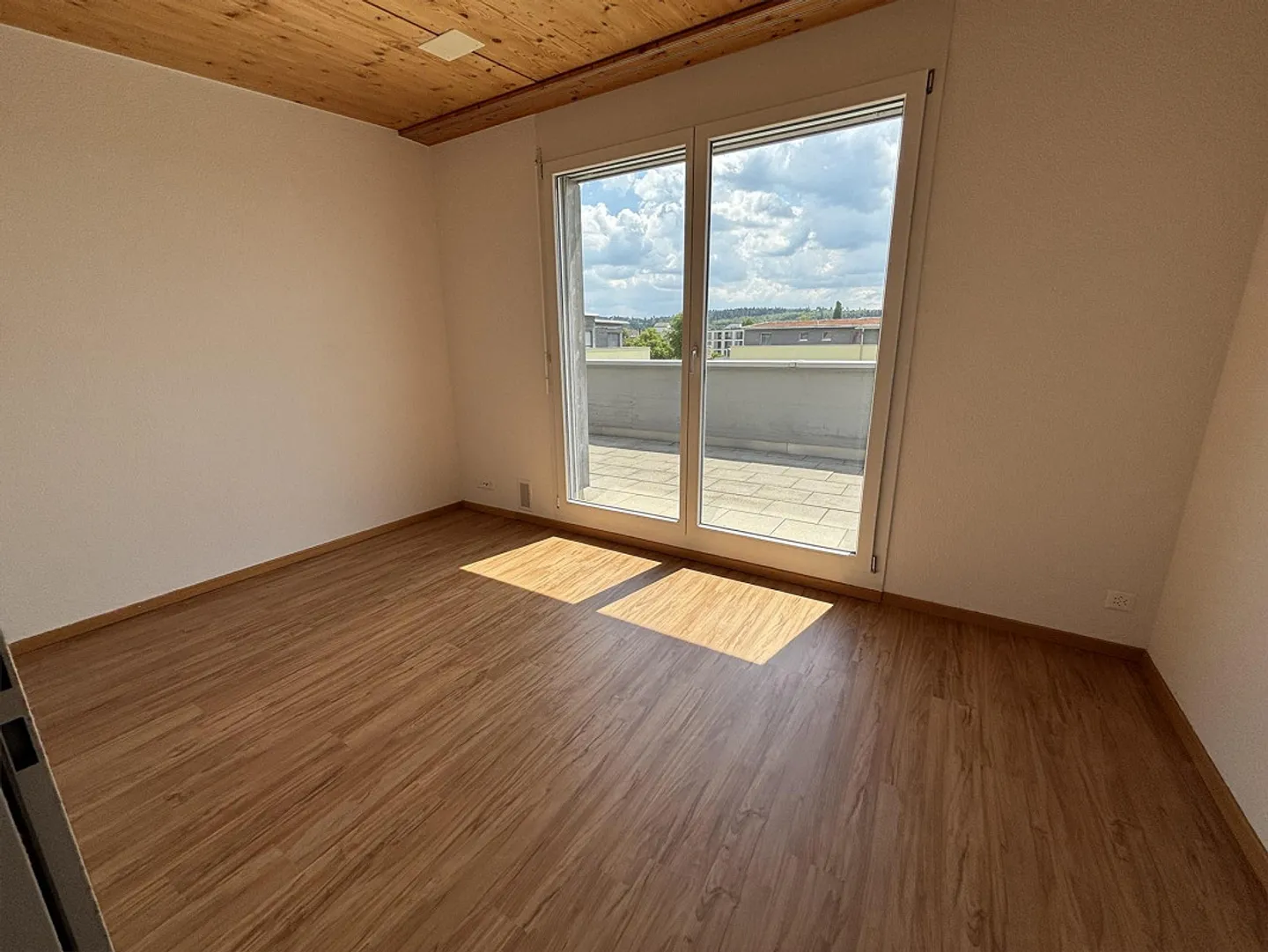 Spacious penthouse apartment with a view - Photo 12 of 13
