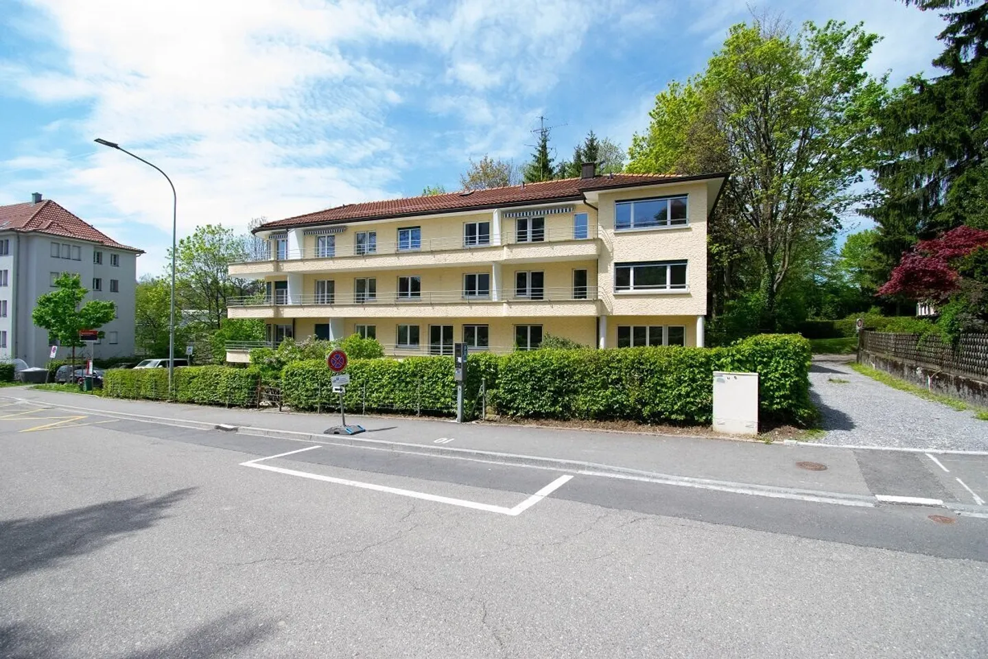 Great, modern apartment with bus line in front of the house! - Photo 1 of 10