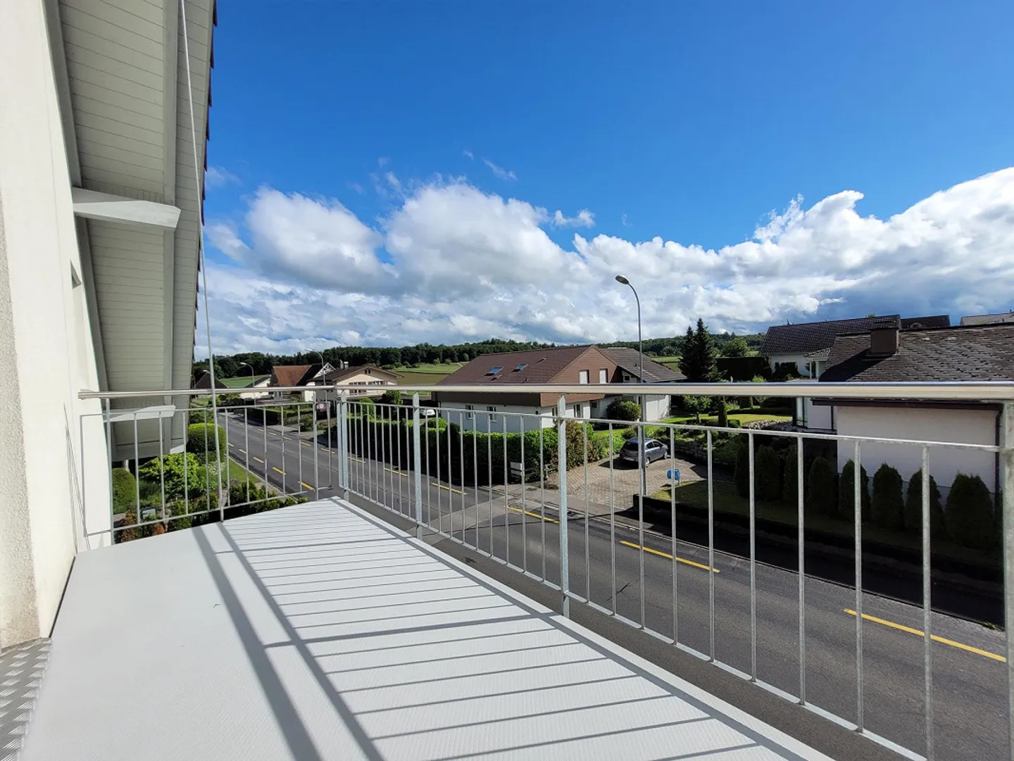 Appartamento spazioso e luminoso in standard di proprietà con galleria - Foto 3 di 14