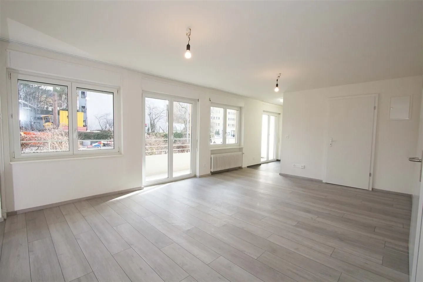 Great, modern apartment with bus line in front of the house! - Photo 4 of 10