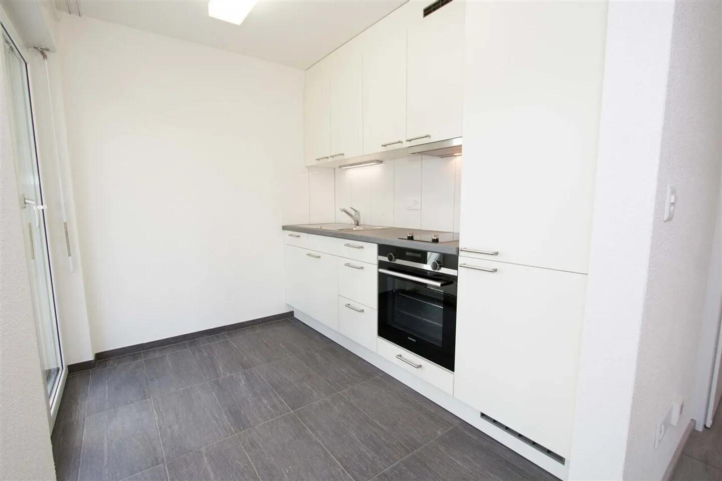 Great, modern apartment with bus line in front of the house! - Photo 5 of 10