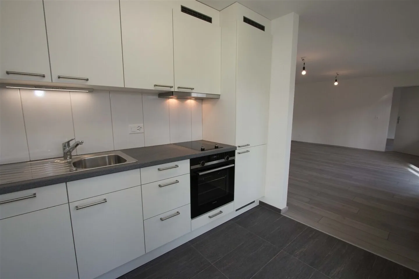 Great, modern apartment with bus line in front of the house! - Photo 6 of 10