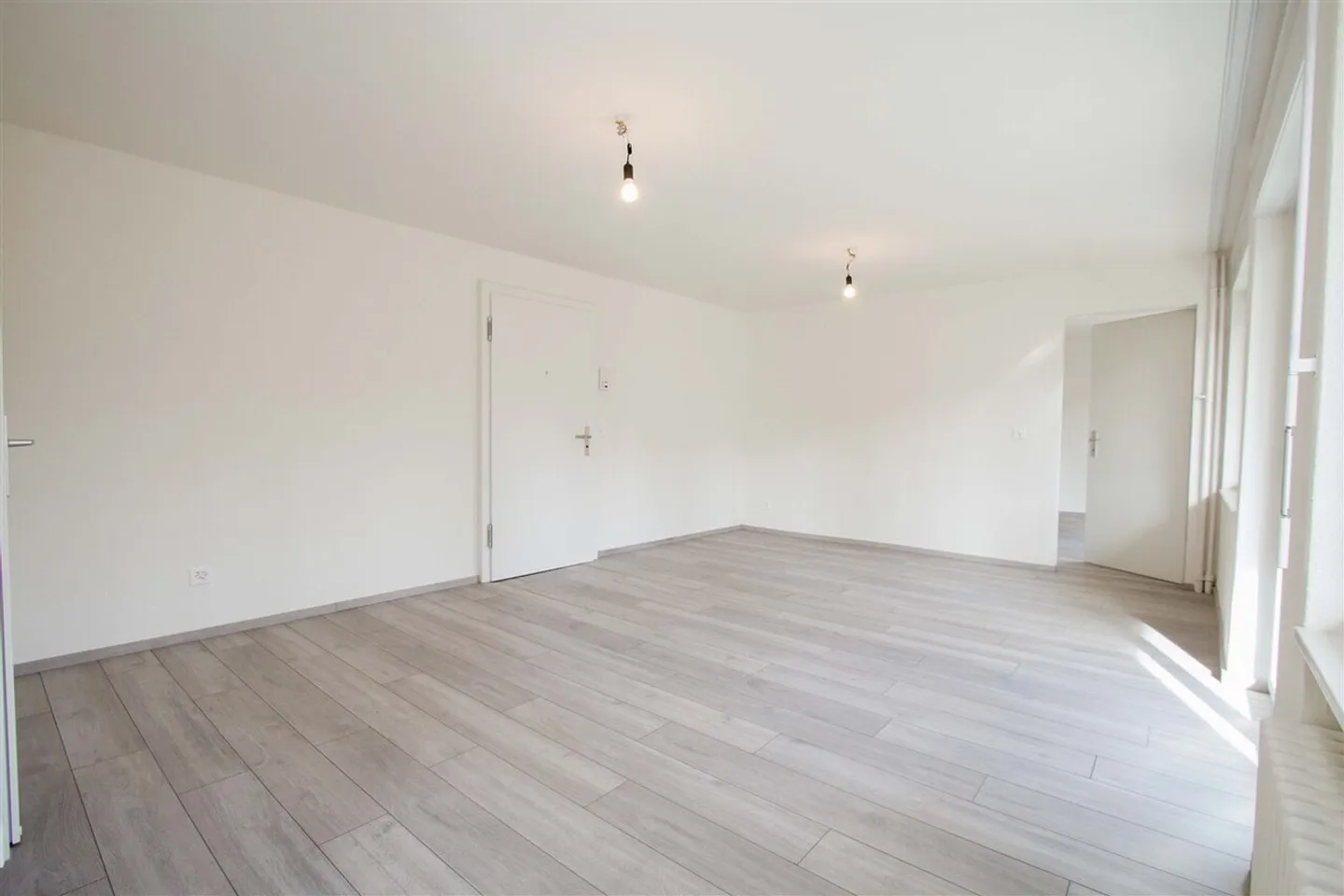 Great, modern apartment with bus line in front of the house! - Photo 7 of 10