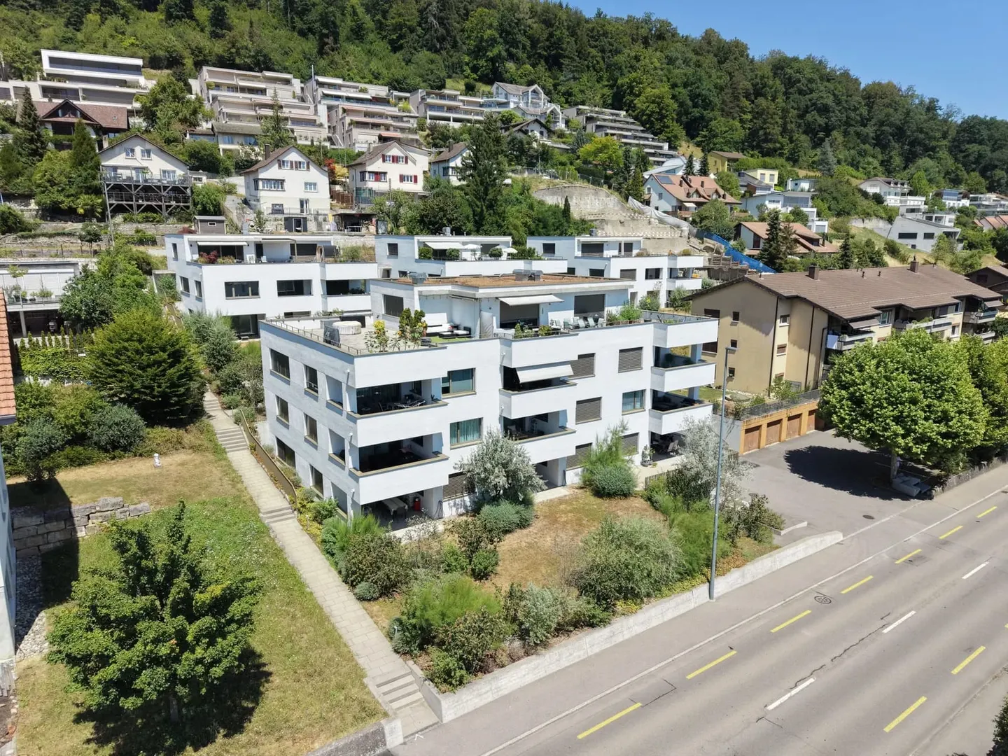 Vivere moderno con balcone sud vicino alla città - Foto 1 di 13