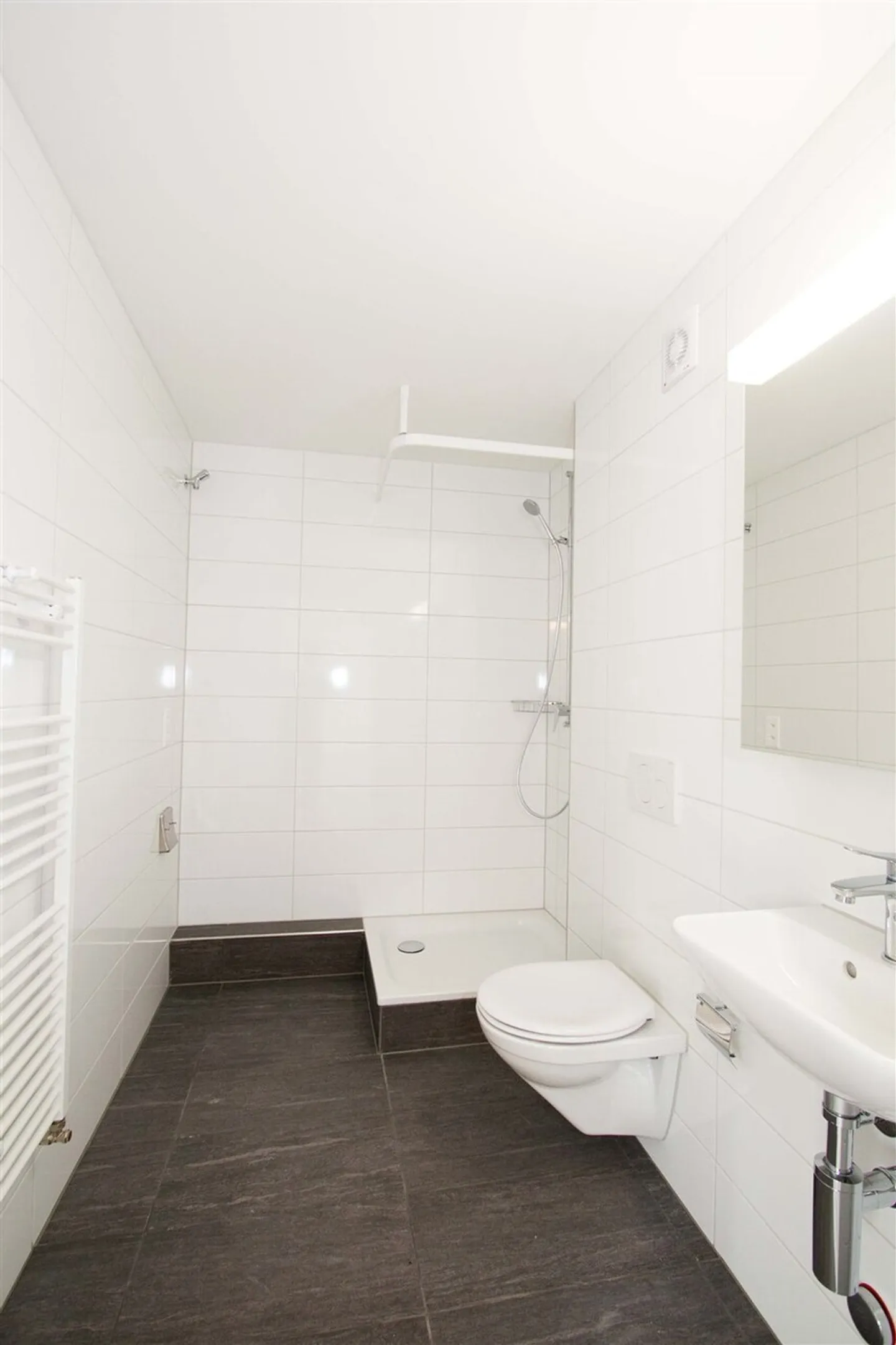Great, modern apartment with bus line in front of the house! - Photo 9 of 10