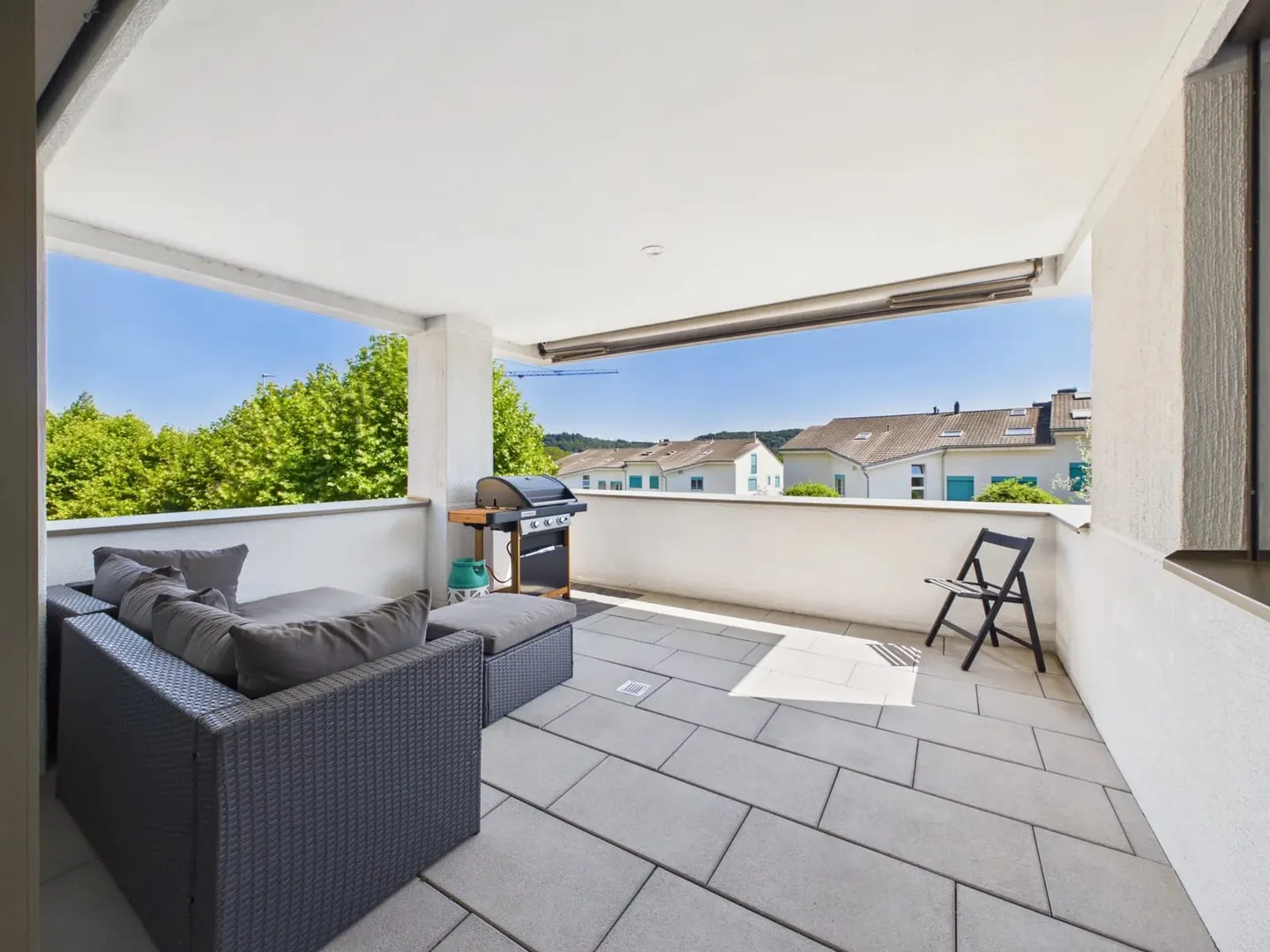 Vivere moderno con balcone sud vicino alla città - Foto 4 di 13