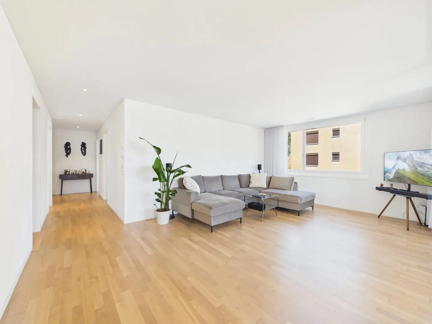Vivere moderno con balcone sud vicino alla città - Foto 2 di 13