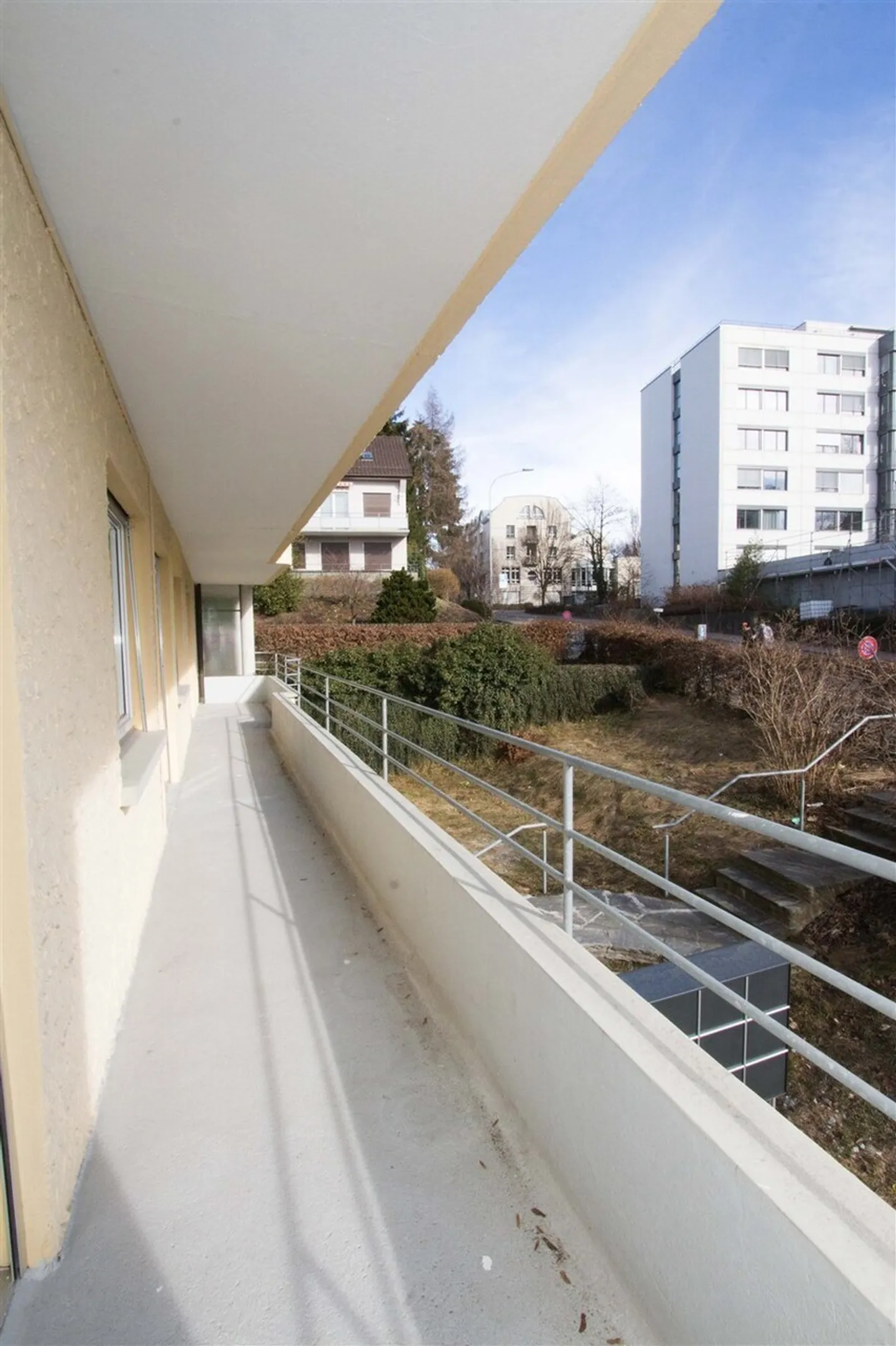 Great, modern apartment with bus line in front of the house! - Photo 10 of 10