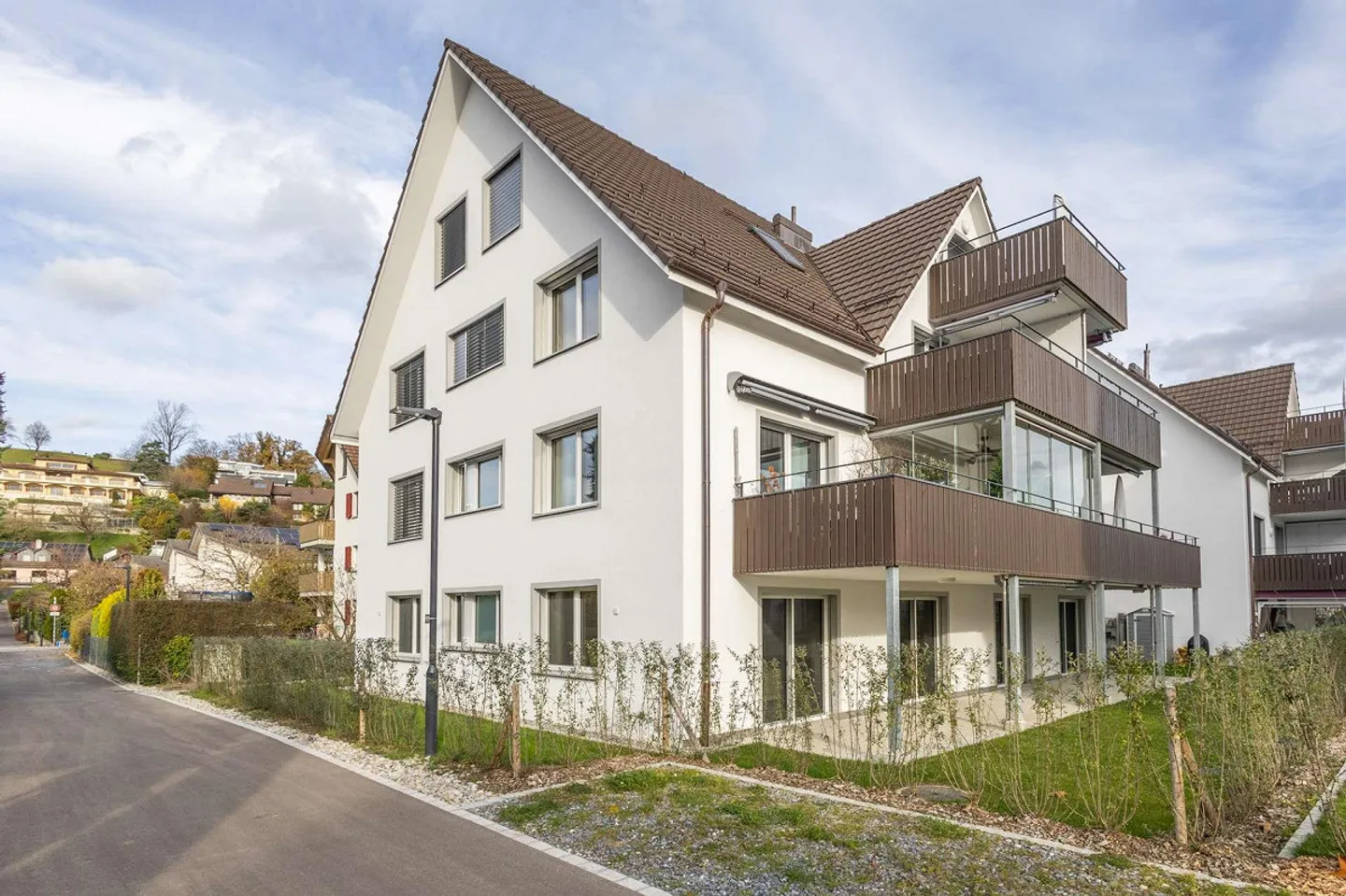 RESERVIERT: Traumhafte 6.5 Zimmer-Gartenwohnung vereint moderne Eleganz und erstklassiger Komfort in Volketswil - Foto 1 von 8