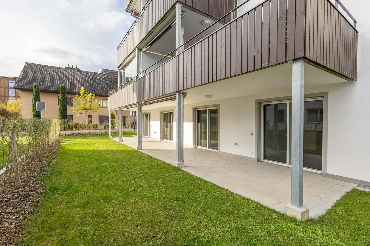 RESERVIERT: Traumhafte 6.5 Zimmer-Gartenwohnung vereint moderne Eleganz und erstklassiger Komfort in Volketswil - Foto 7 von 8