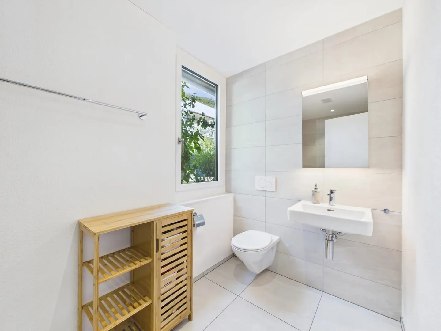 Vivere moderno con balcone sud vicino alla città - Foto 7 di 13