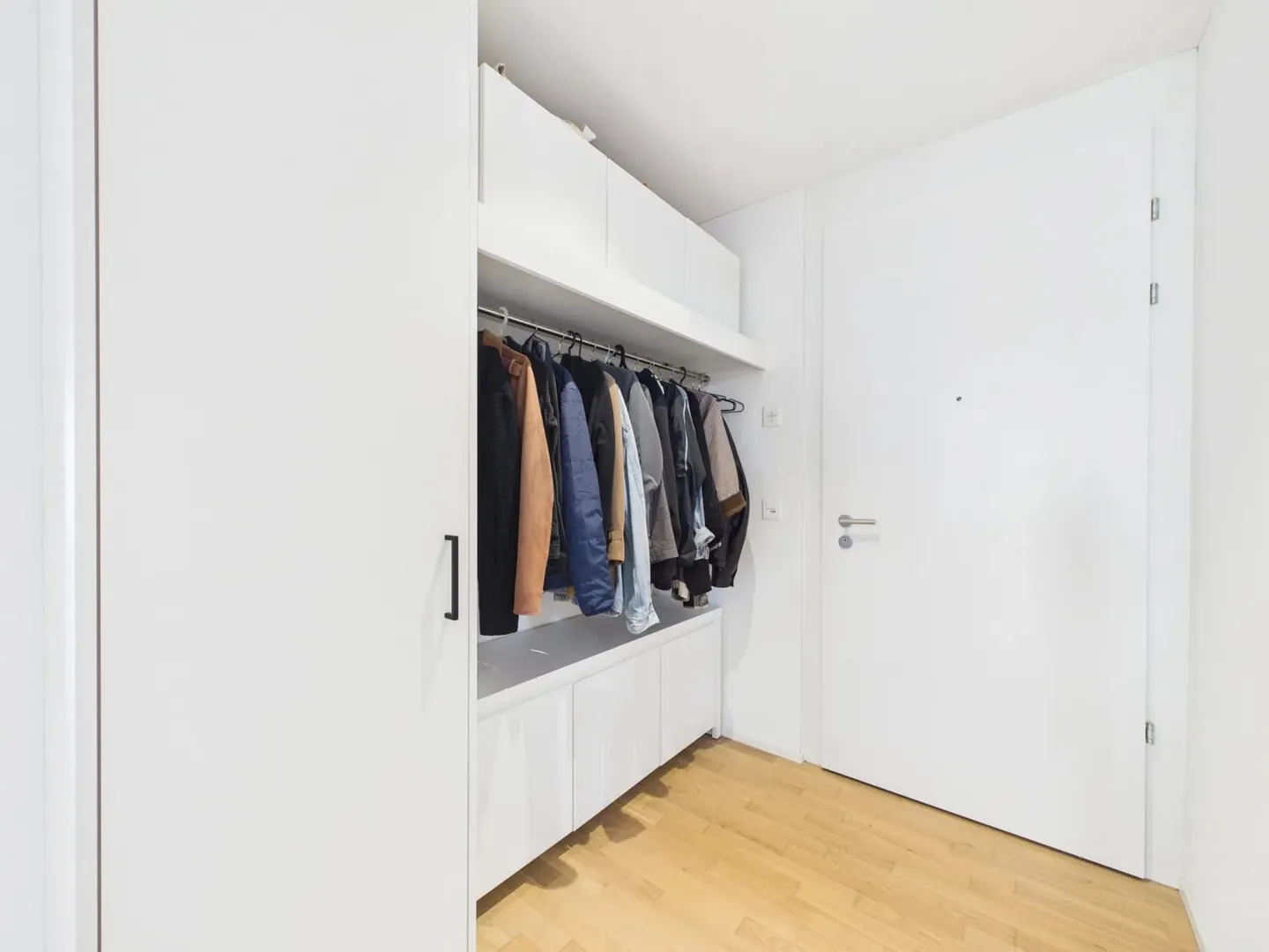 Vivere moderno con balcone sud vicino alla città - Foto 11 di 13