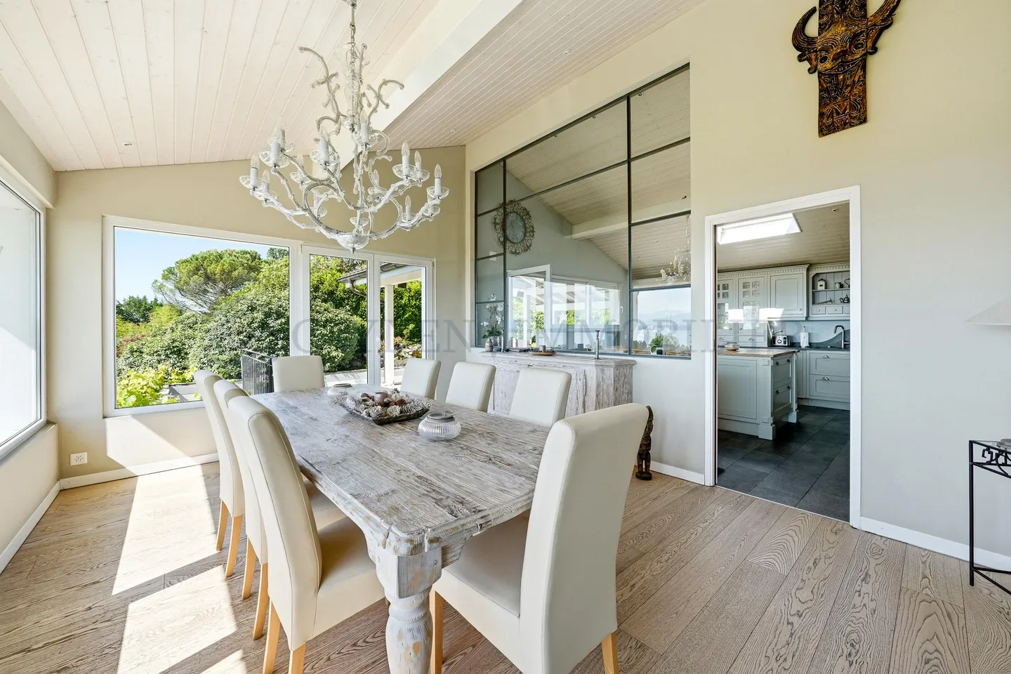 Exclusive Villa with Lake Views - Photo 6 of 9