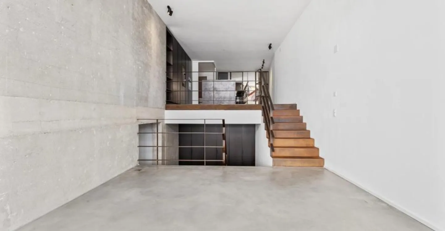 Bel appartamento/loft al 4° piano con 2,5 stanze con possibilità di farlo diventare 3,5 stanze di 150m2 - Foto 4 di 12