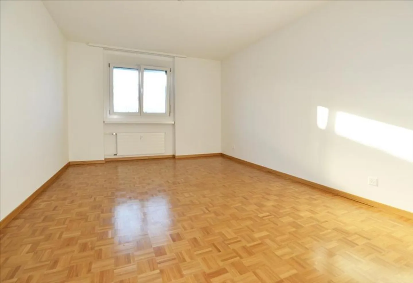 Modernes Apartment mit Balkon - Foto 6 von 6