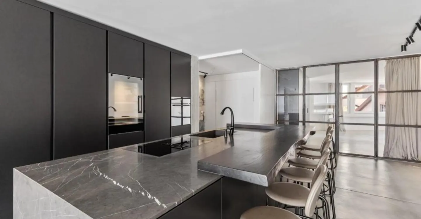 Bel appartamento/loft al 4° piano con 2,5 stanze con possibilità di farlo diventare 3,5 stanze di 150m2 - Foto 2 di 12