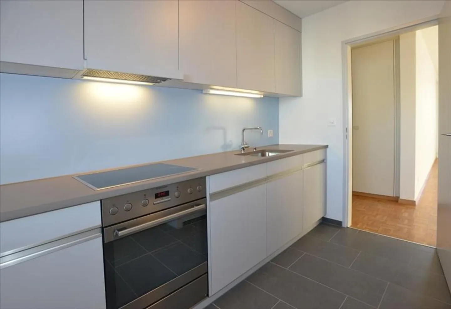 Modernes Apartment mit Balkon - Foto 4 von 6