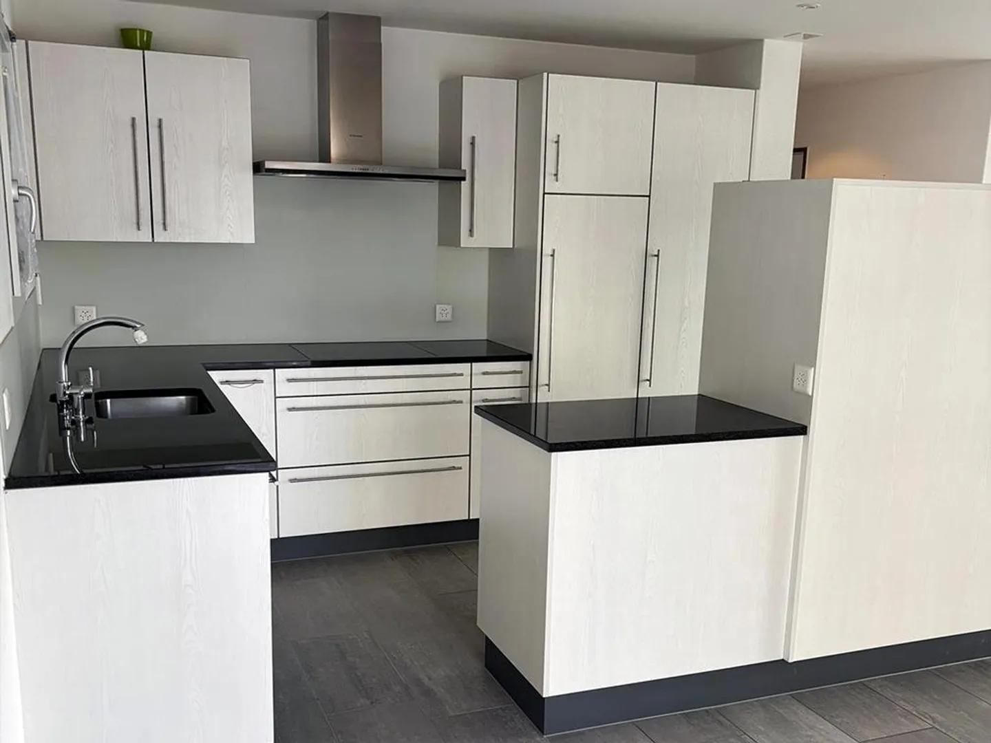 Appartamento 3.5 locali con grande balcone e 2 posti auto in garage - Foto 3 di 12