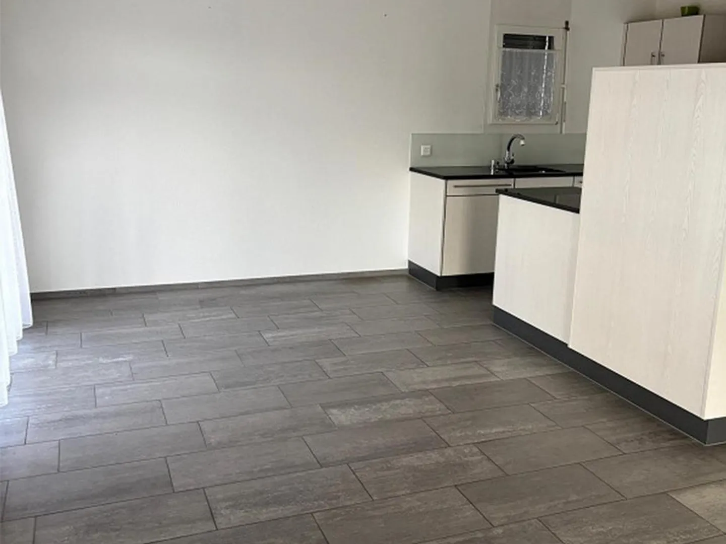 Appartamento 3.5 locali con grande balcone e 2 posti auto in garage - Foto 4 di 12