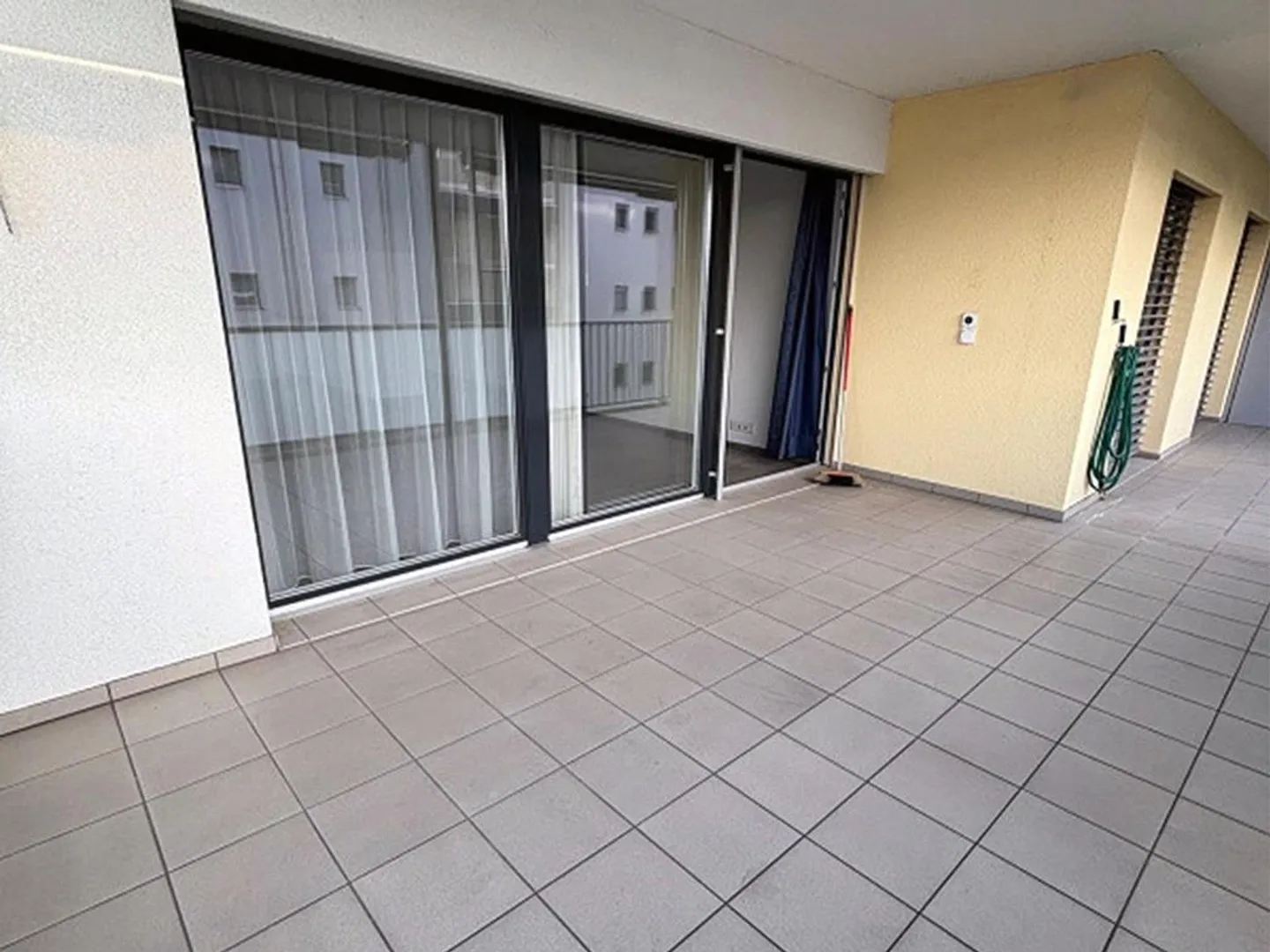 Appartamento 3.5 locali con grande balcone e 2 posti auto in garage - Foto 5 di 12