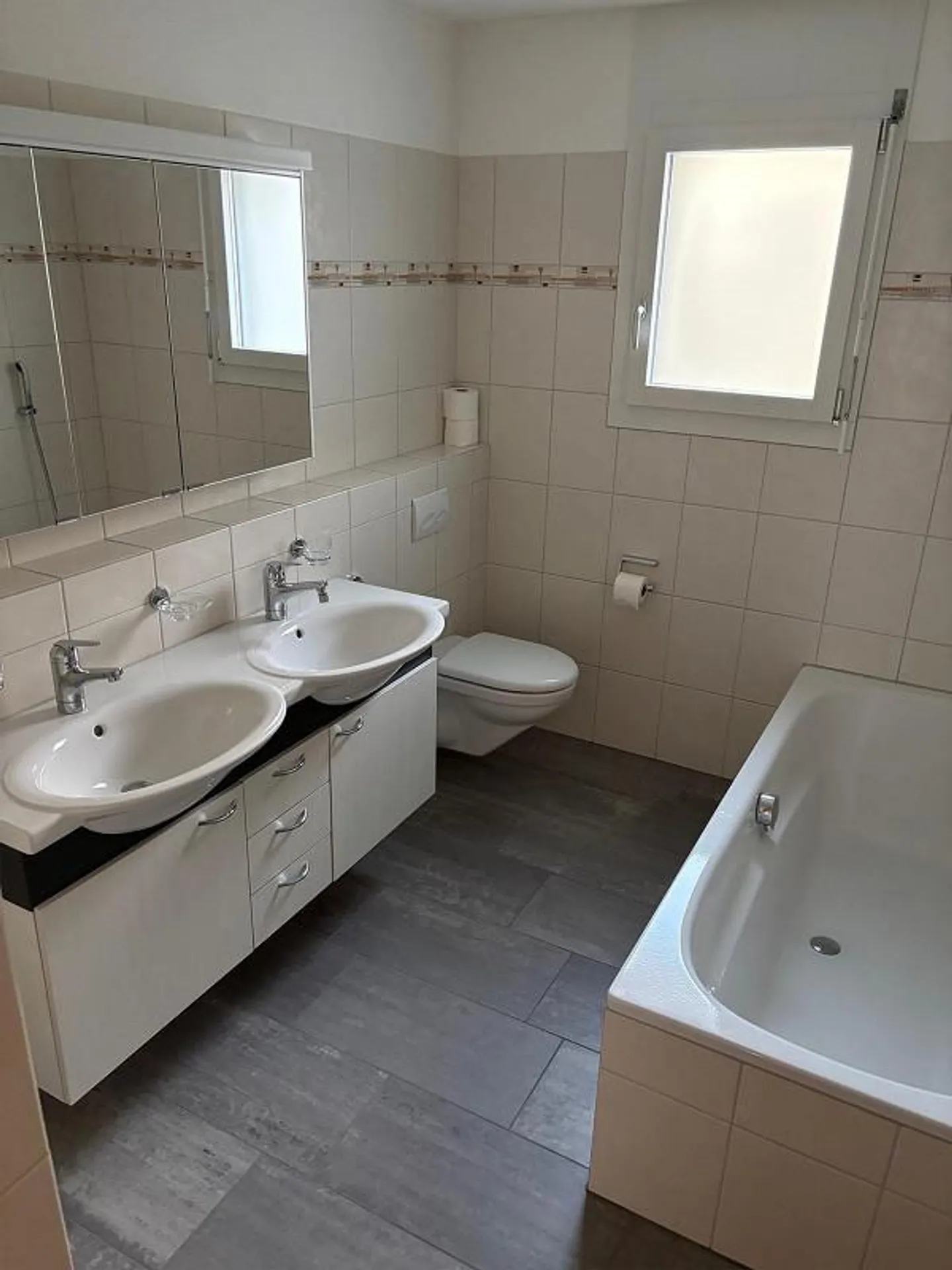 Appartamento 3.5 locali con grande balcone e 2 posti auto in garage - Foto 11 di 12