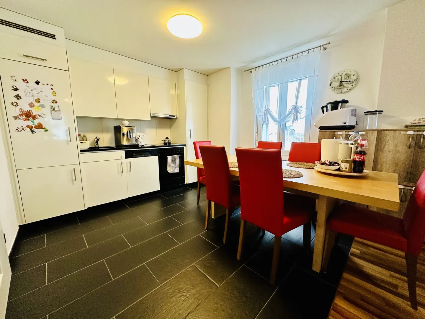 FAMILY FRIENDLY, QUIET AND CENTRAL - Photo 2 of 6