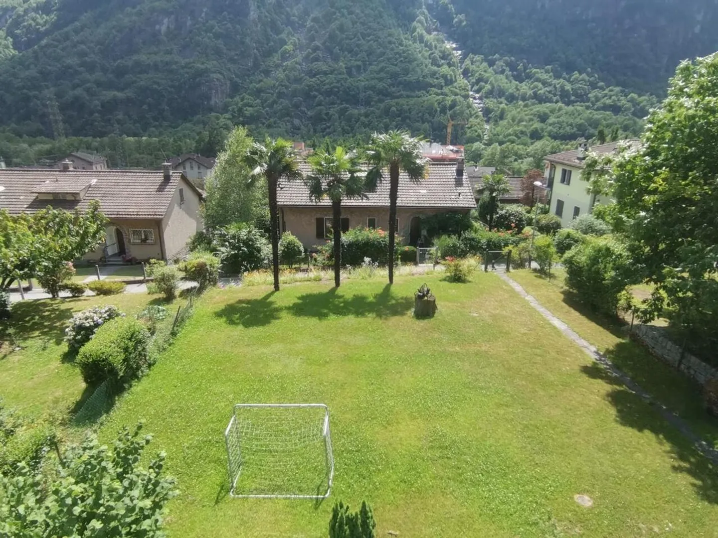 Haus mit 2 Etagen und Garten in sehr sonniger, ruhiger Lage mit schöner Aussicht - Foto 12 von 13