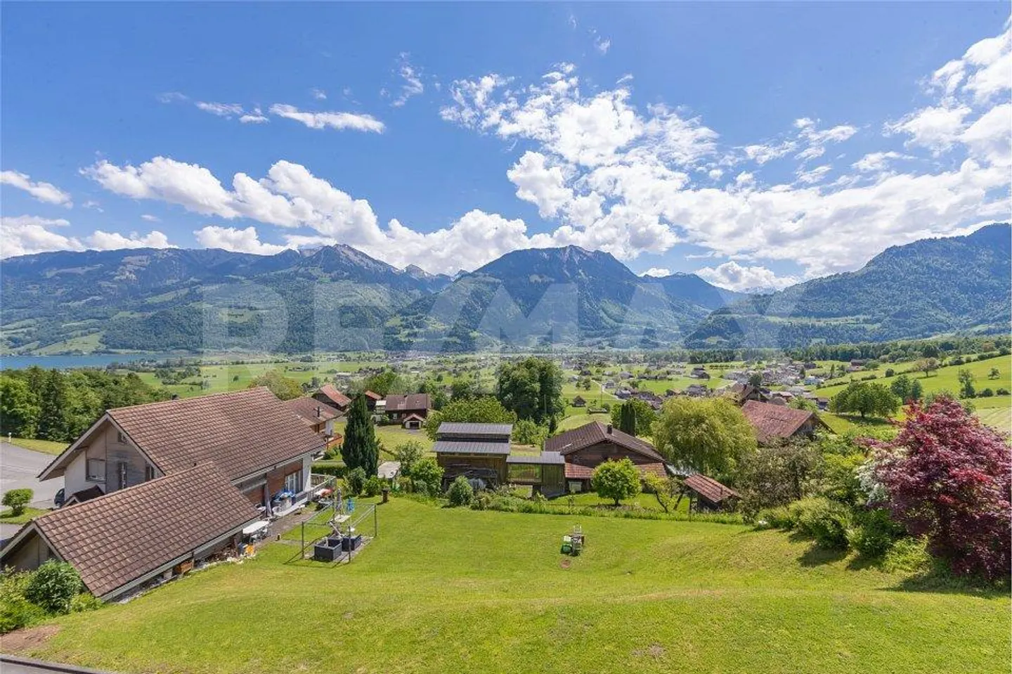 Traumhaftes Wohnhaus mit Einliegerwohnung oder Bürofläche, in beste... - Foto 2 von 13