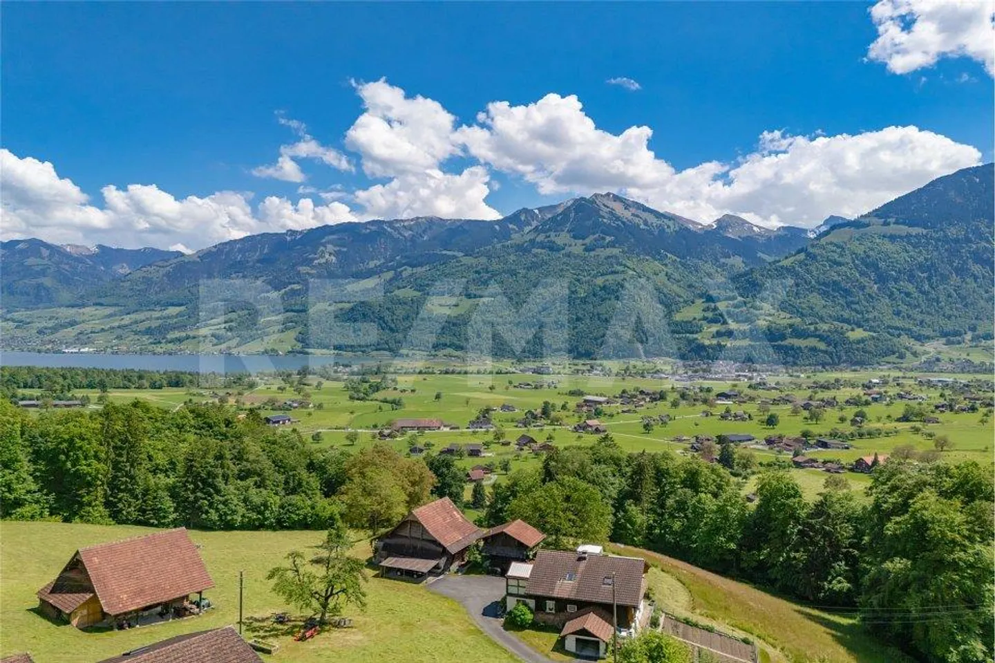 Traumhaftes Wohnhaus mit Einliegerwohnung oder Bürofläche, in beste... - Foto 3 von 13