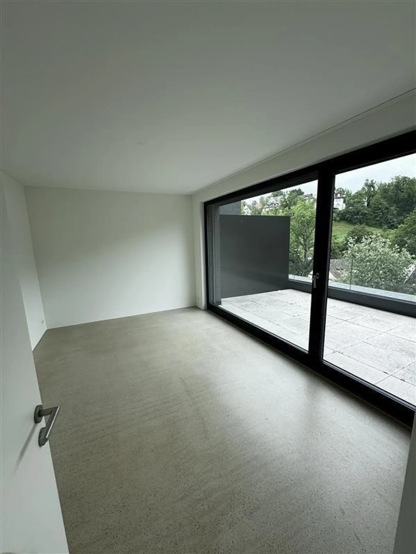 Penthouse apartment with moving assistance of CHF 2,000 - Photo 5 of 12