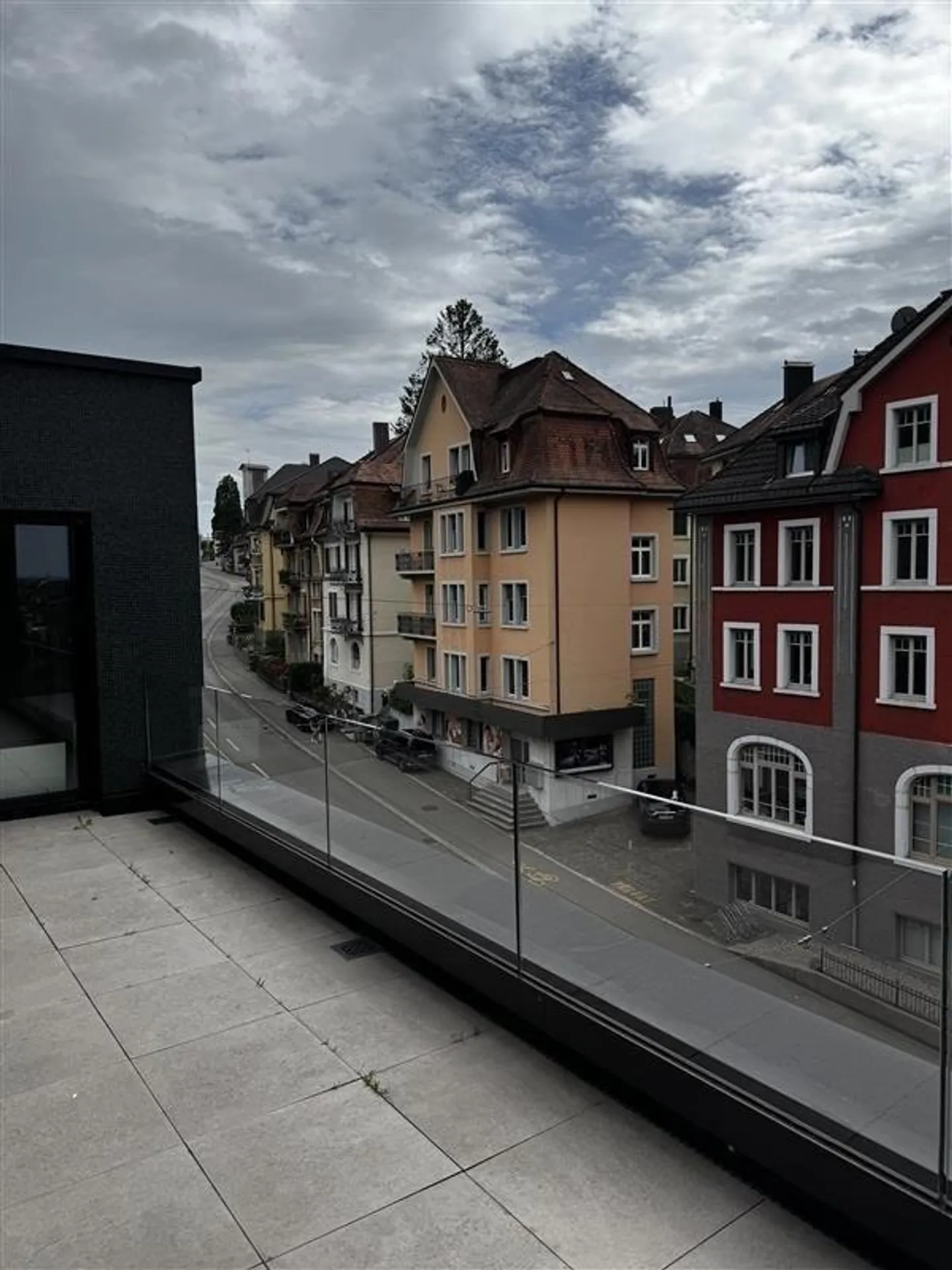 Penthouse apartment with moving assistance of CHF 2,000 - Photo 9 of 12