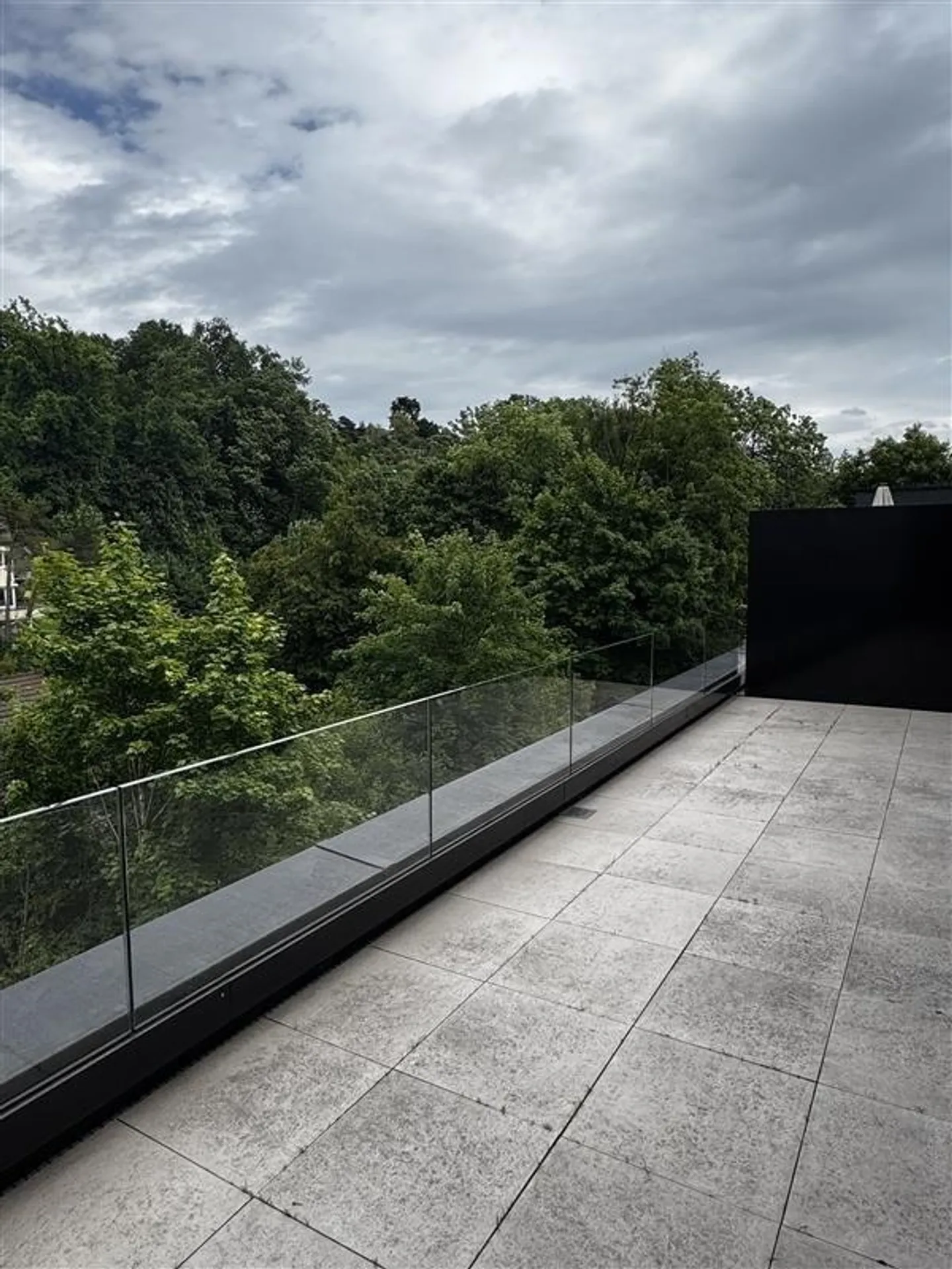 Penthouse apartment with moving assistance of CHF 2,000 - Photo 10 of 12
