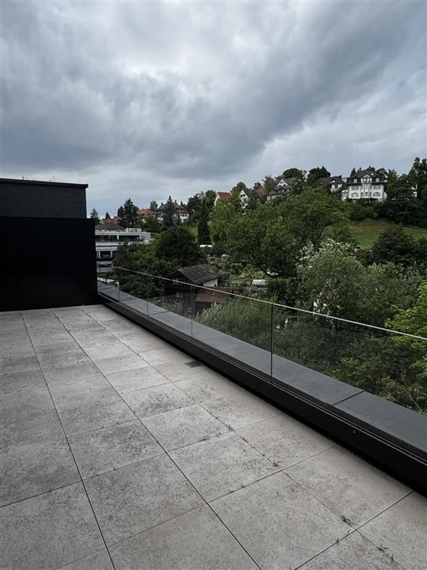 Penthouse apartment with moving assistance of CHF 2,000 - Photo 11 of 12