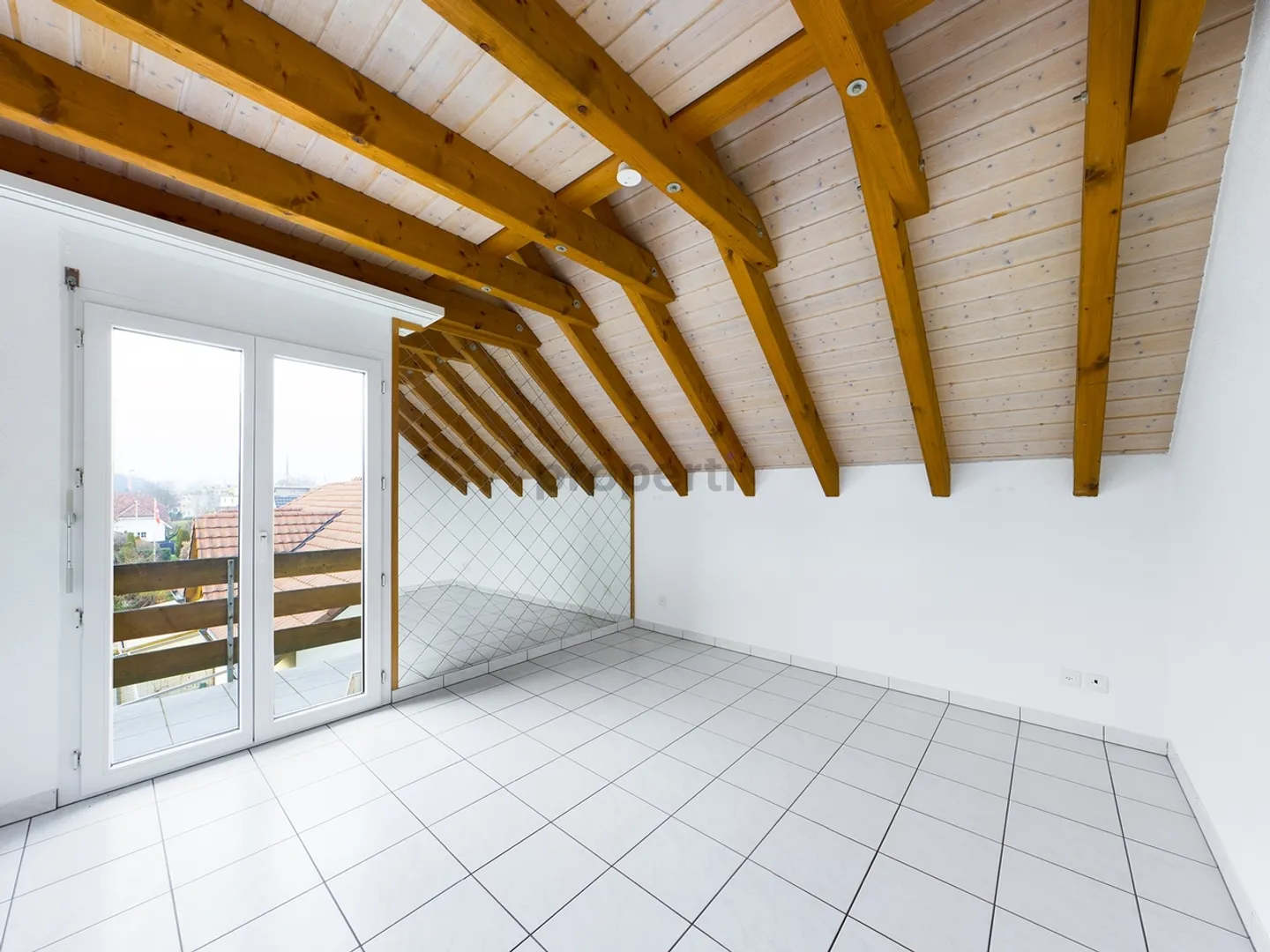 Gioiello residenziale in una posizione tranquilla: Ampio appartamento con galleria e due box auto nel garage - Foto 5 di 7