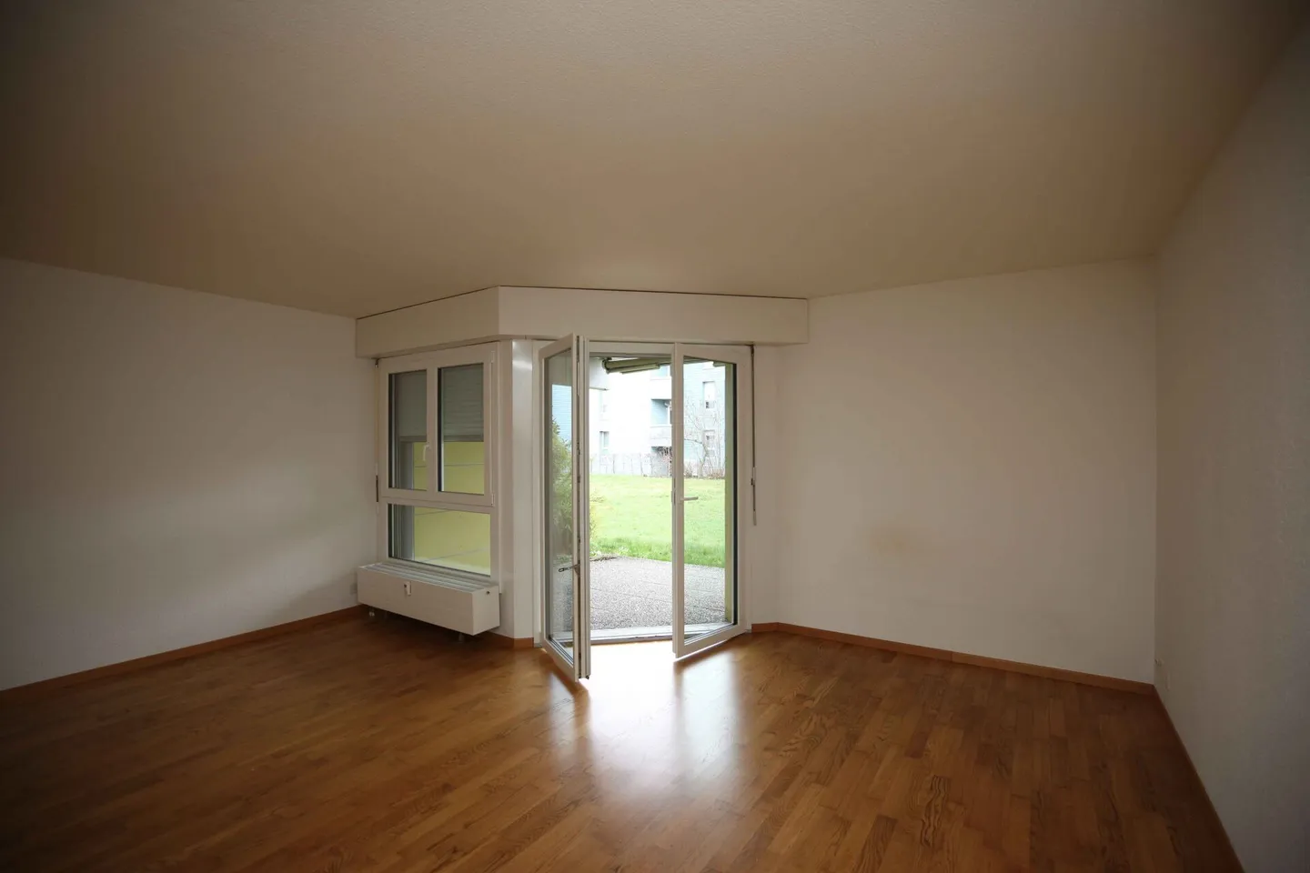 Freshly renovated 1.5-room ground floor apartment in Münchenbuchsee - Photo 4 of 6