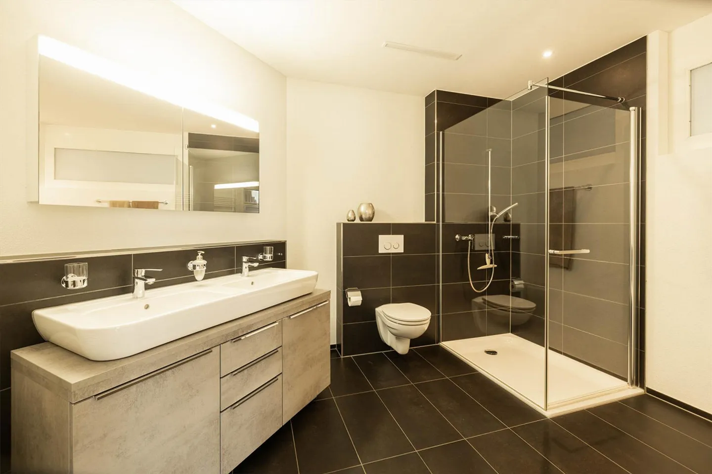 Sunny Terrace Apartment with a Panorama of the Pilatus - Photo 5 of 15