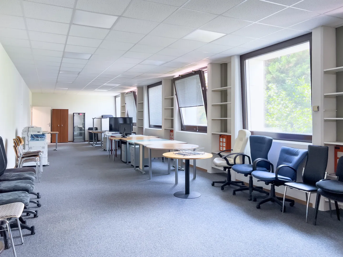 400m2 OFFICE IN THE HEART OF THE ZIMEYSA INDUSTRIAL AREA - Photo 6 of 8