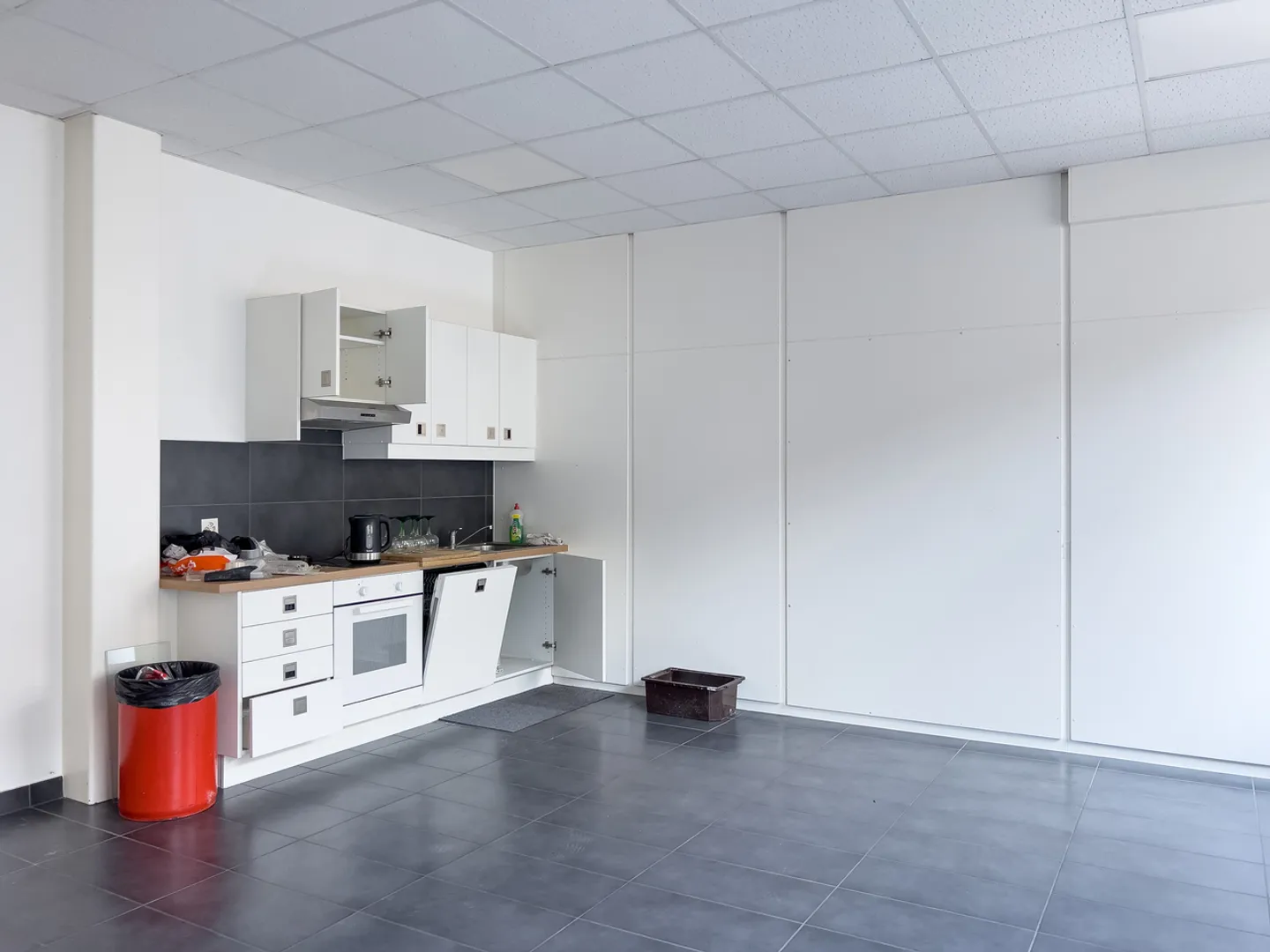 OFFICE FROM 50M2 IN THE HEART OF THE ZIMEYSA INDUSTRIAL ZONE - Photo 6 of 8