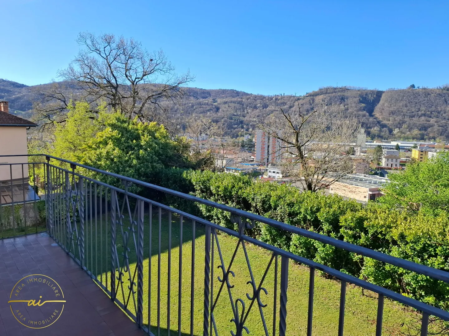 4.5-ZIMMER-WOHNUNG MITTEN IM GRÜNEN - Foto 2 von 13