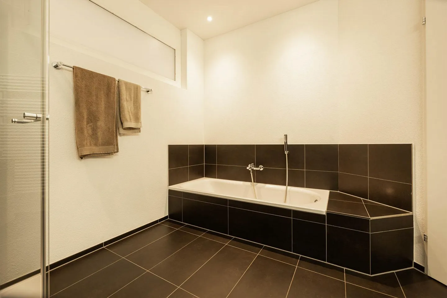 Sunny Terrace Apartment with a Panorama of the Pilatus - Photo 6 of 15