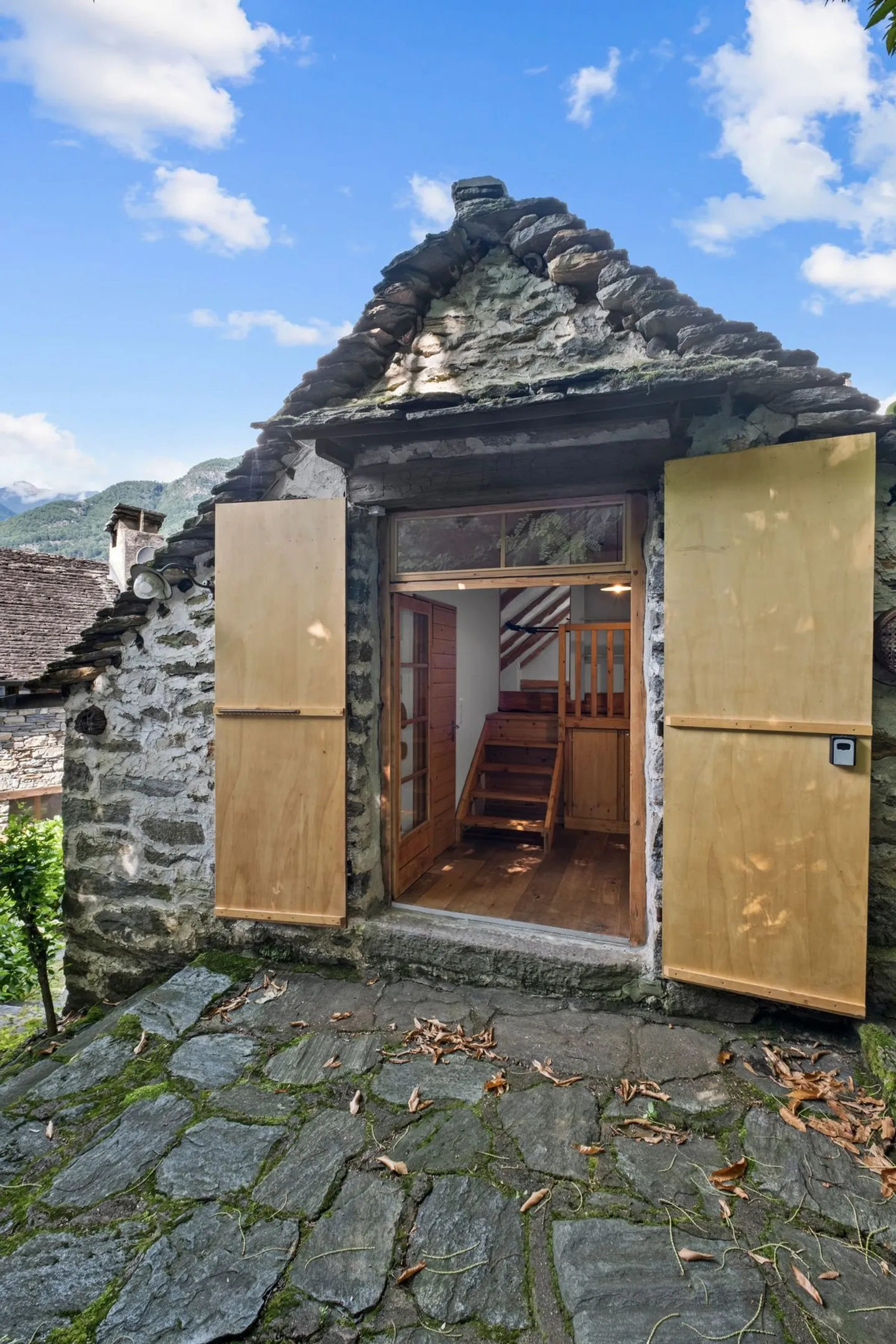 Rustico authentique du Tessin avec patio dans le Maggiatal - Photo 4 sur 10
