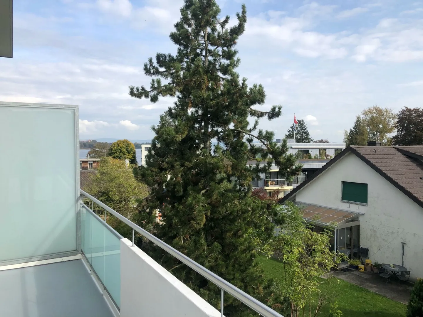 Vivere al lago, moderno e conveniente - Foto 1 di 7