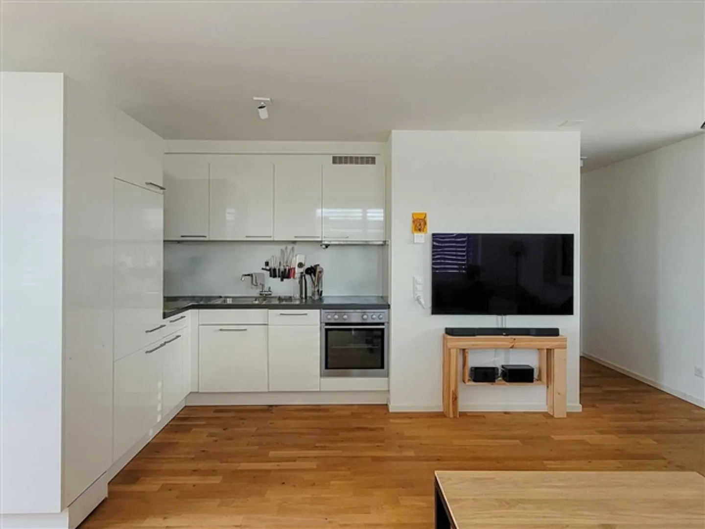 2½ ROOM APARTMENT IN ZURICH - DISTRICT 12, FURNISHED, TEMPORARY - Photo 2 of 8