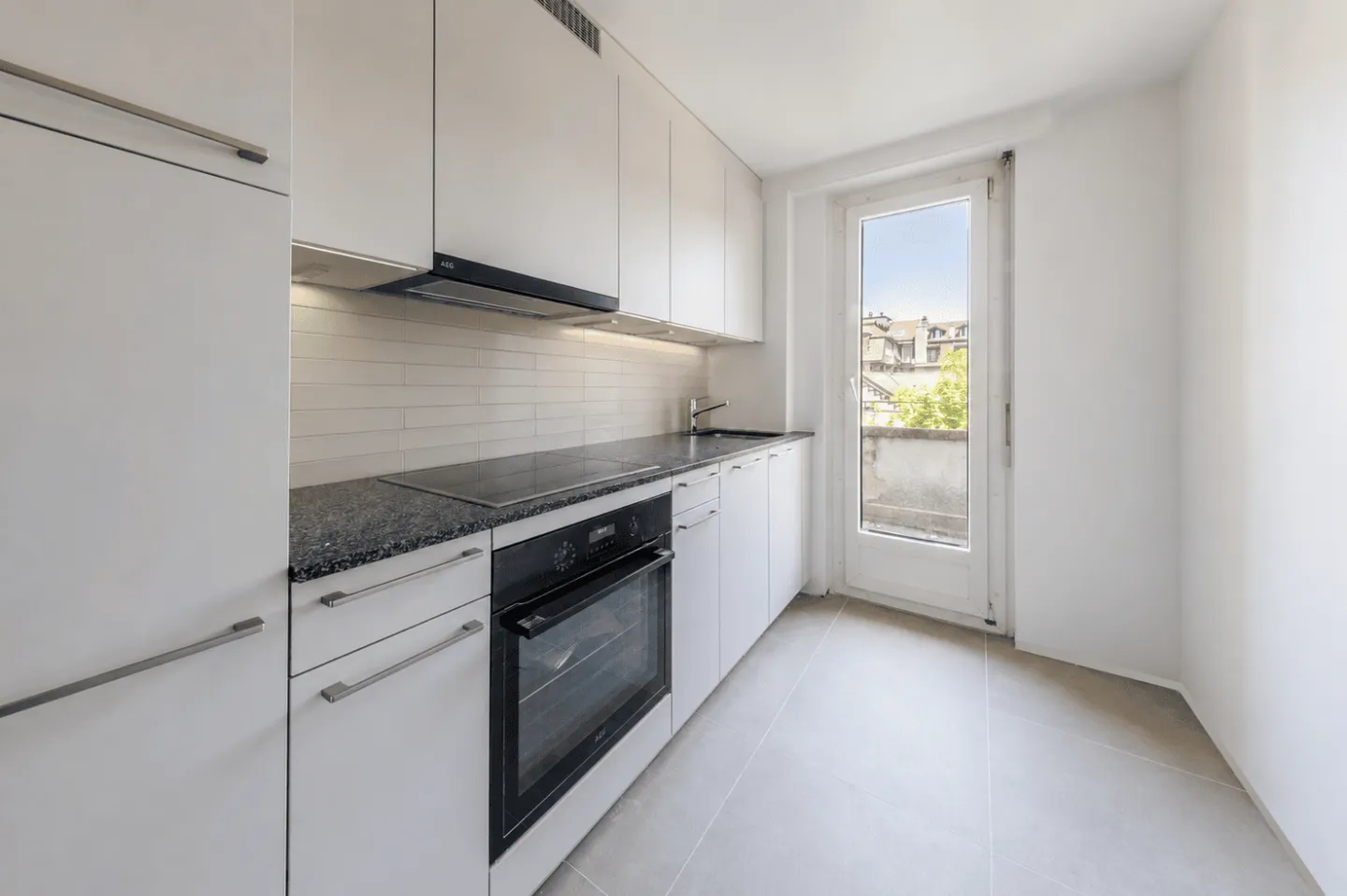 Appartamento ristrutturato con vista lago - Foto 3 di 4