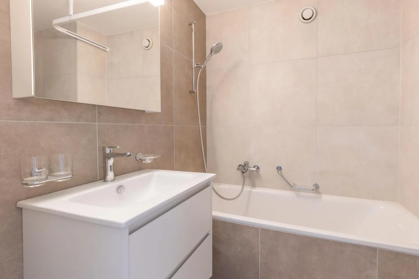 Appartamento ristrutturato con vista lago - Foto 4 di 4