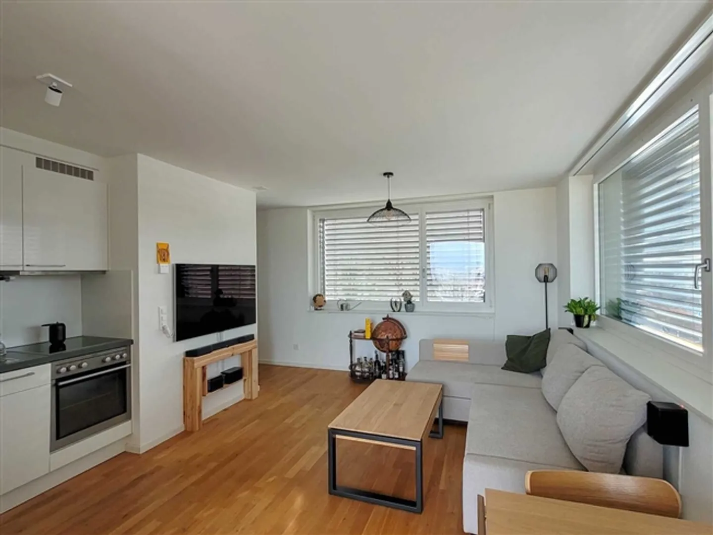 2½ ROOM APARTMENT IN ZURICH - DISTRICT 12, FURNISHED, TEMPORARY - Photo 1 of 8