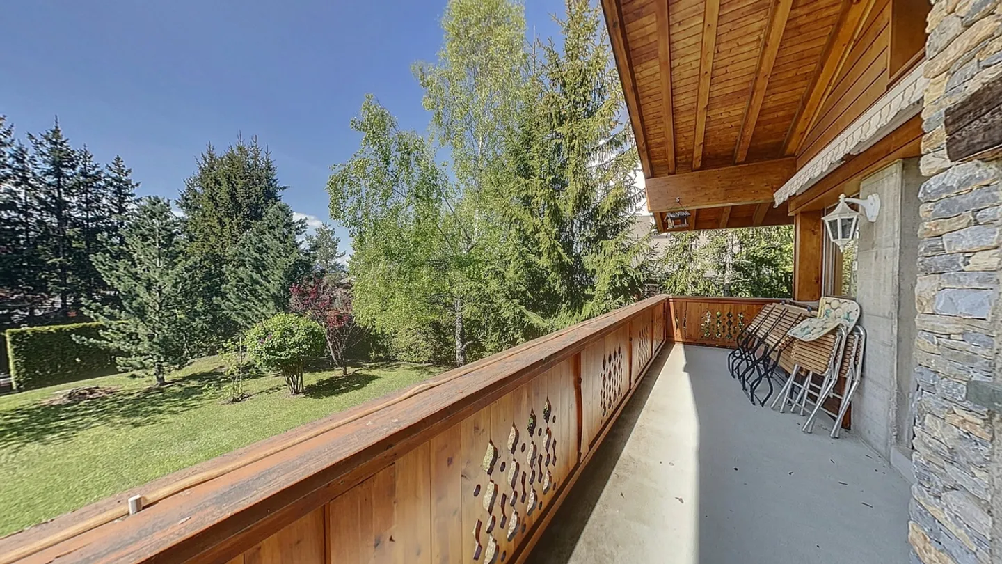 Chalet di alto standard con grande giardino sulla strada del golf - Foto 9 di 15