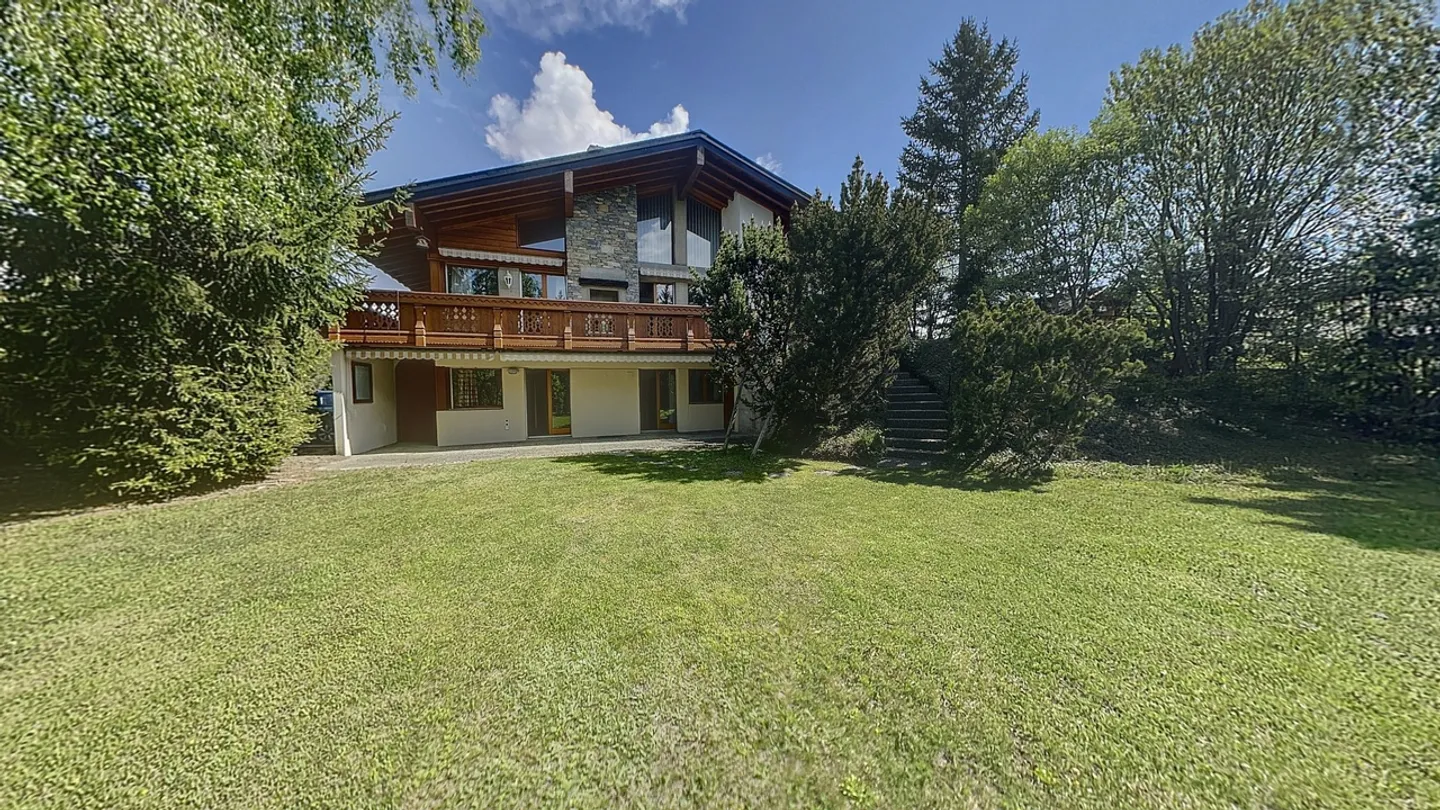 Chalet di alto standard con grande giardino sulla strada del golf - Foto 10 di 15