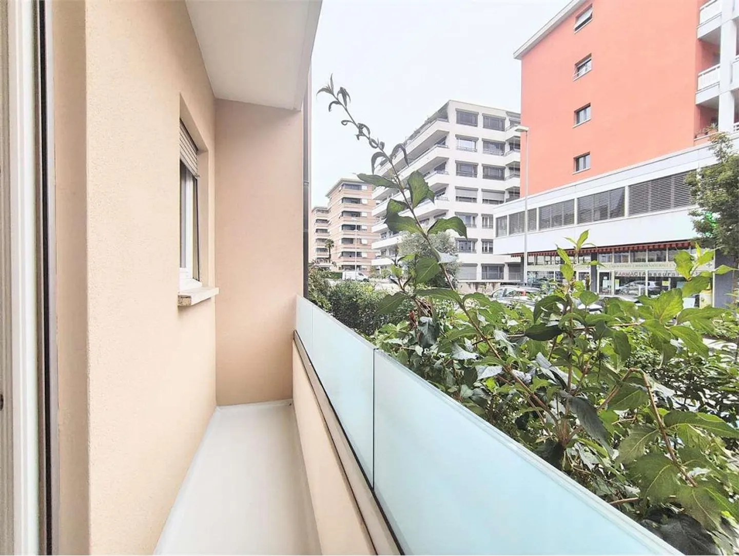 Spacious 3.5-room apartment in Cassarate (Via Maggio) - Near USI and Lungolago - Photo 2 of 9